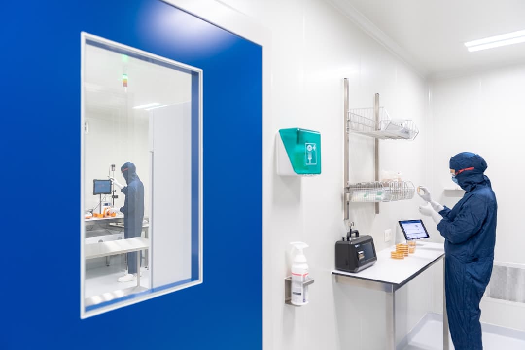 Cleanroom sterile compounding environment